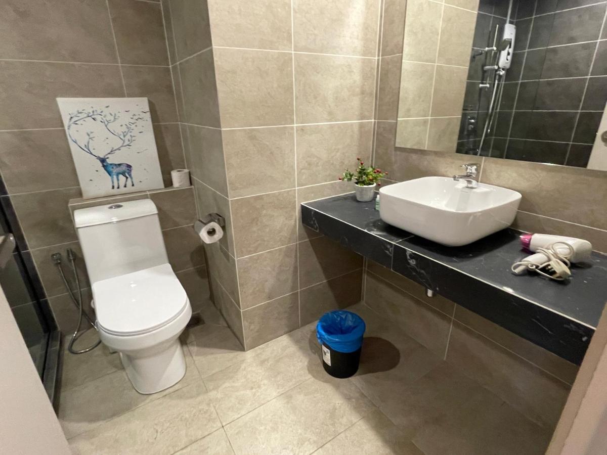 Aru Suites Homestay Wifi,Carpark,24H Check In,Water Filter By R2 Residence Кота-Кинабалу Экстерьер фото