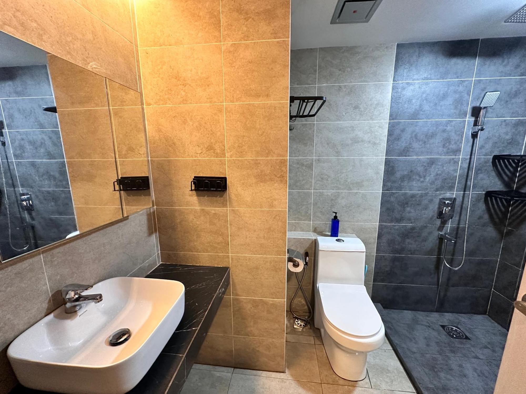Aru Suites Homestay Wifi,Carpark,24H Check In,Water Filter By R2 Residence Кота-Кинабалу Экстерьер фото