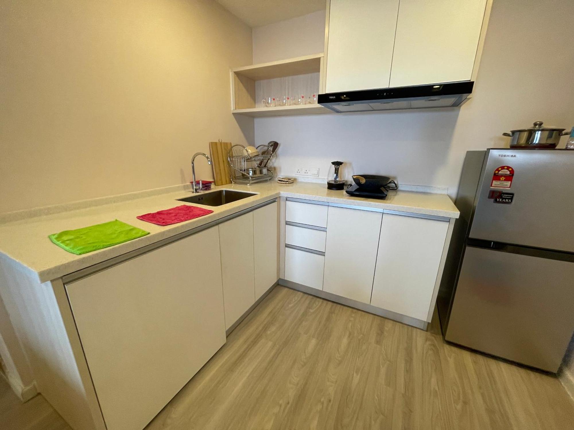 Aru Suites Homestay Wifi,Carpark,24H Check In,Water Filter By R2 Residence Кота-Кинабалу Экстерьер фото